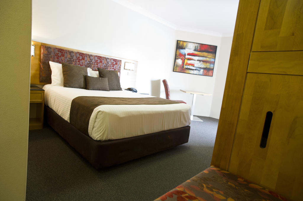 Noah'S Mid City Motor Inn Muswellbrook Bagian luar foto